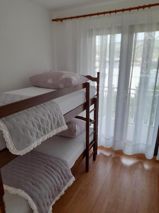 Apartment I & J Seric *