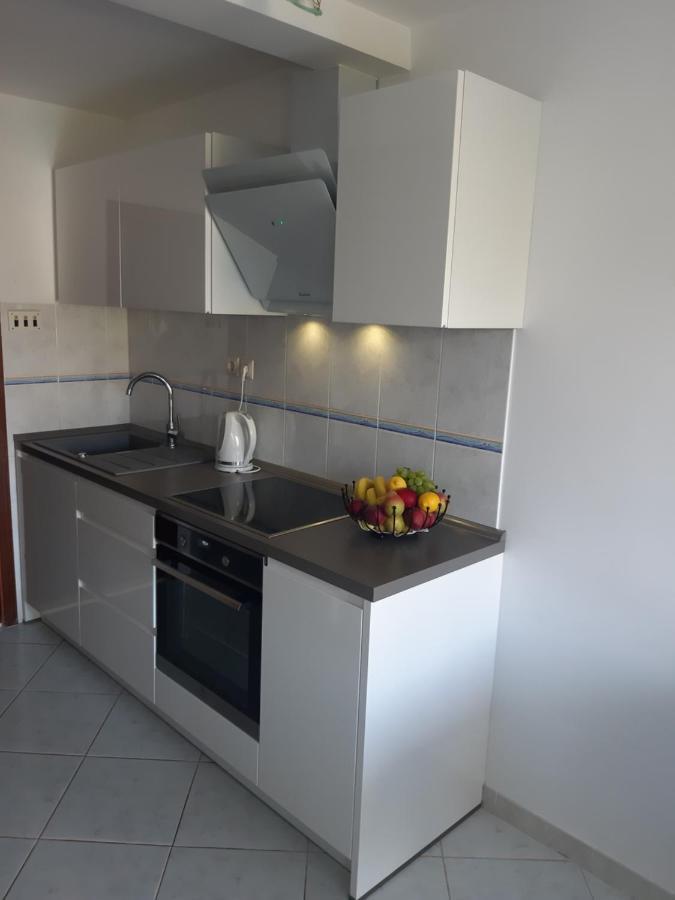 I & J Seric Apartment *