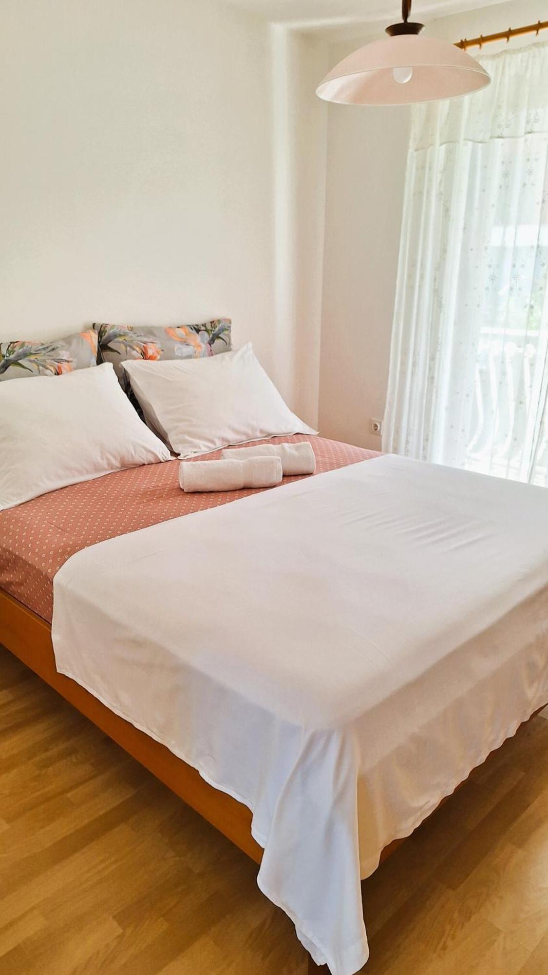 I & J Seric Apartment Seget Vranjica