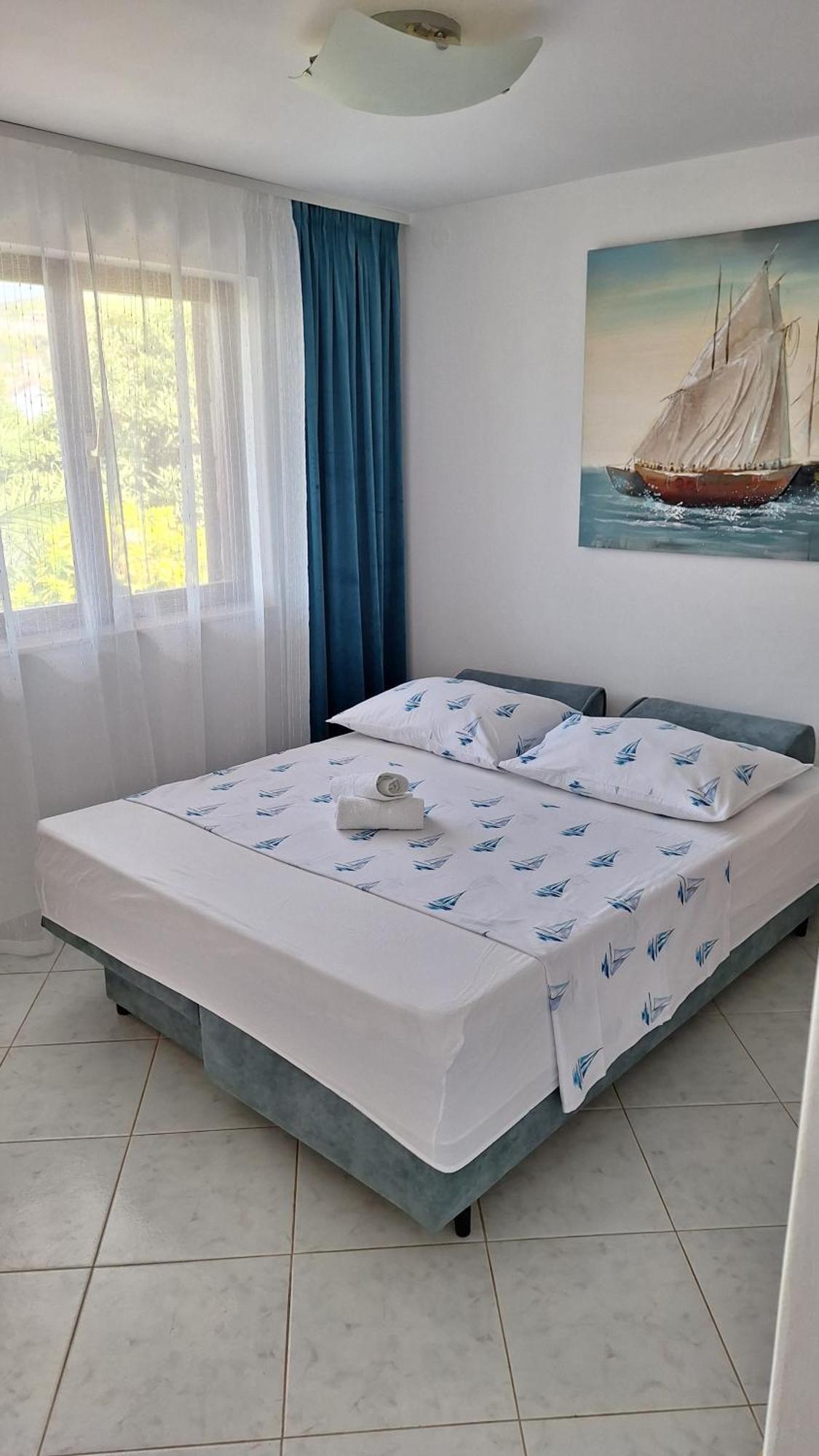 Apartment I & J Seric *