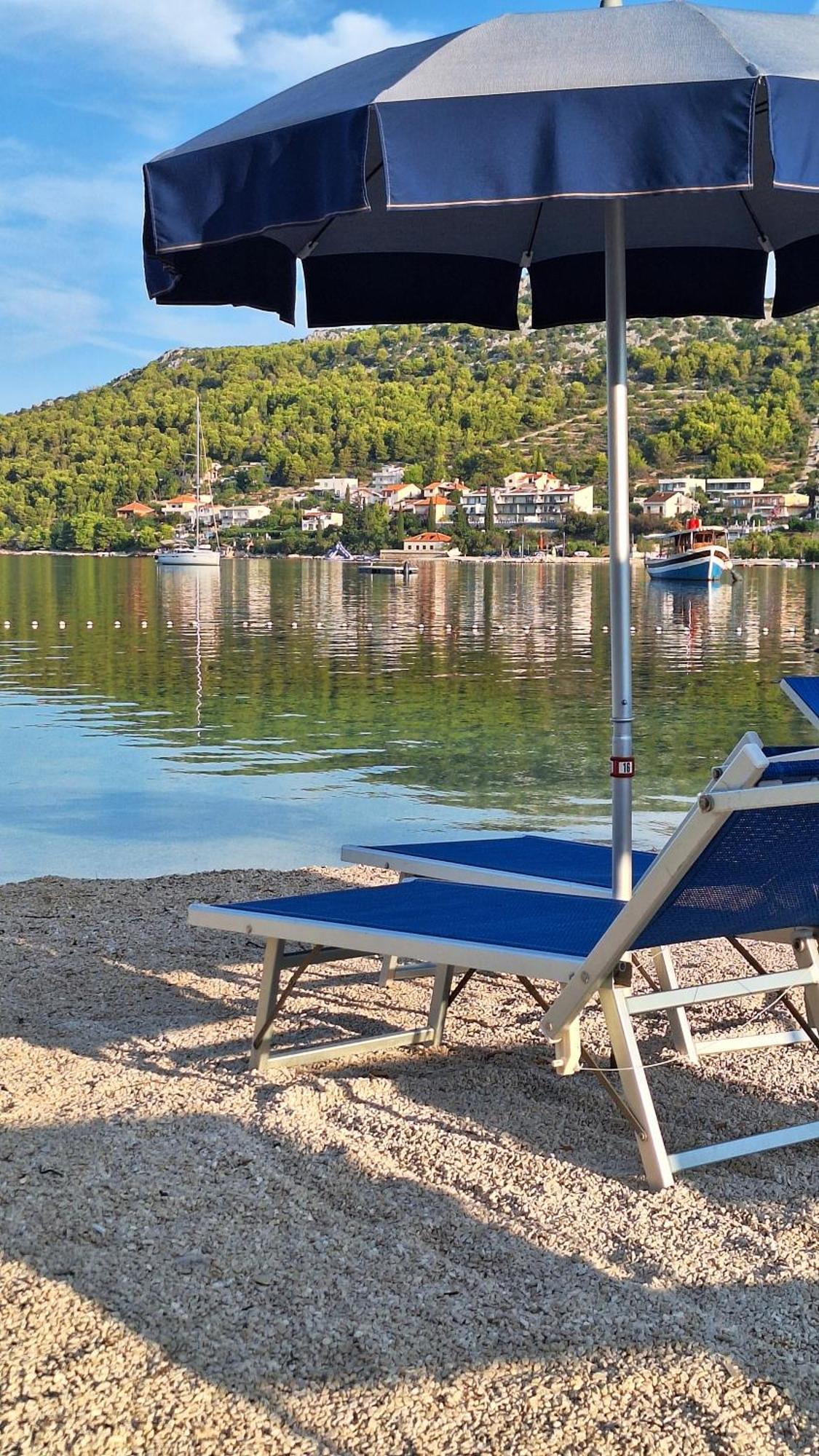 I & J Seric Apartment Seget Vranjica
