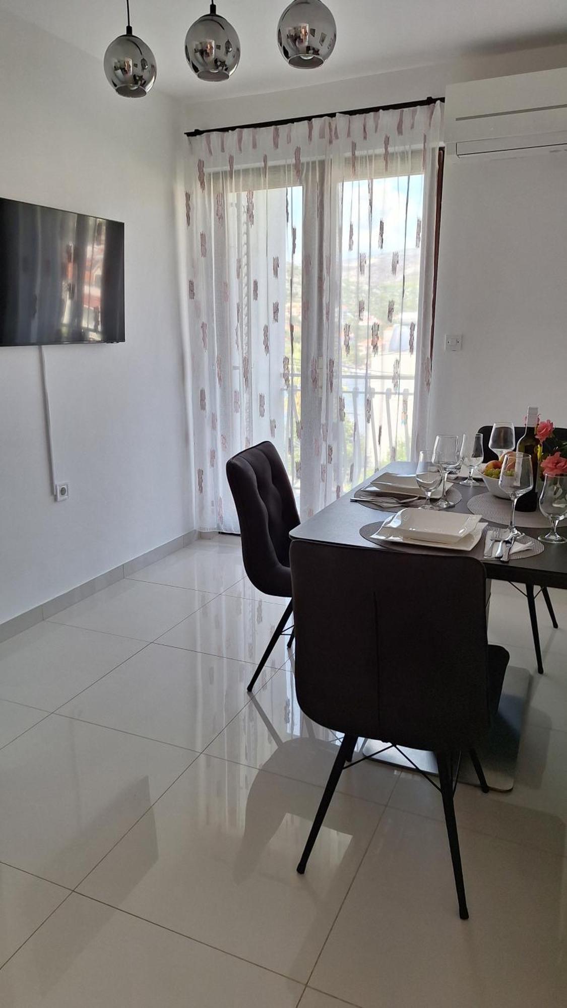 I & J Seric Apartment