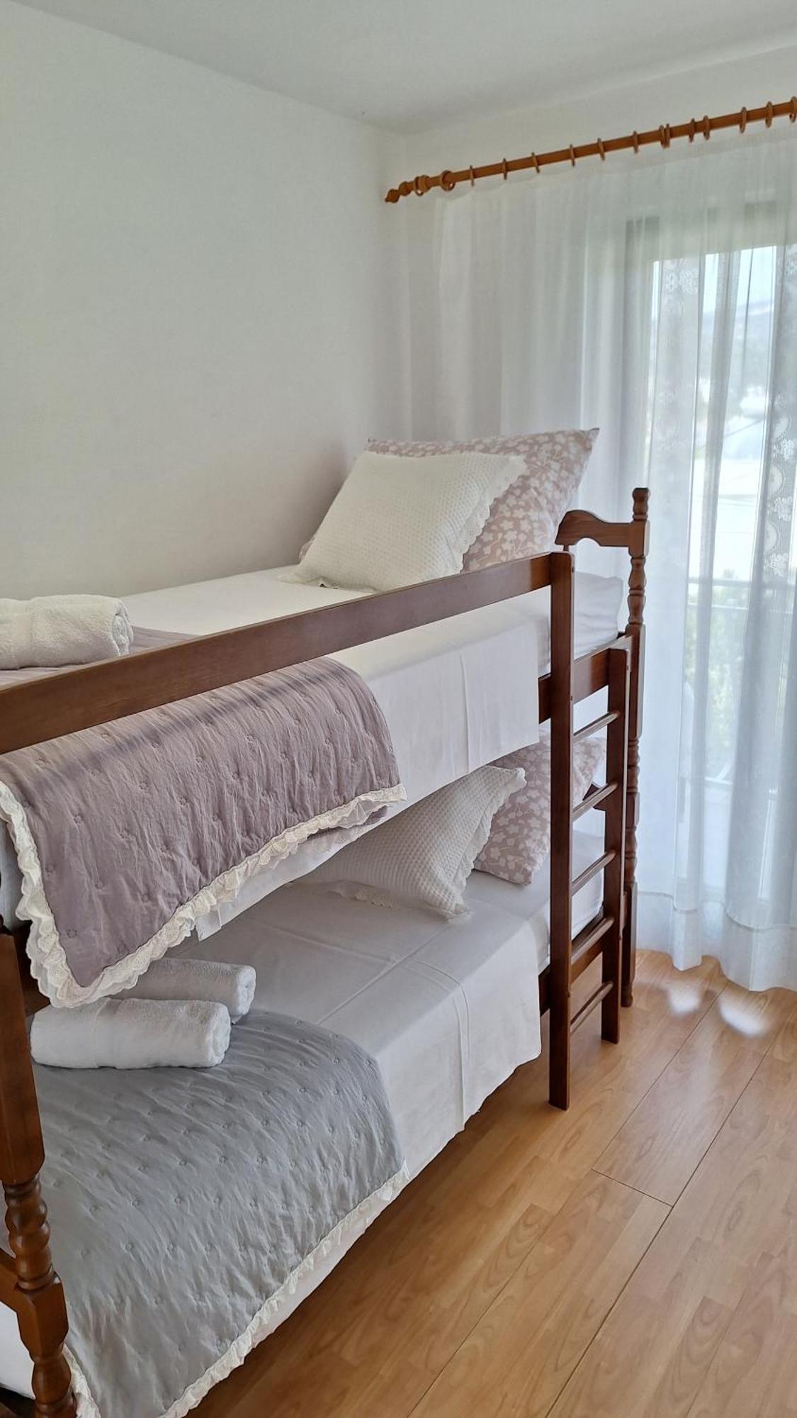 I & J Seric Apartment *