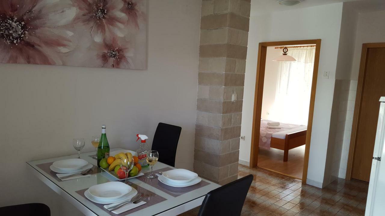 I & J Seric Apartamento